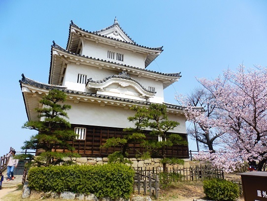 丸亀城1390259.jpg