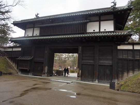 弘前城三の丸大手門1220118.jpg