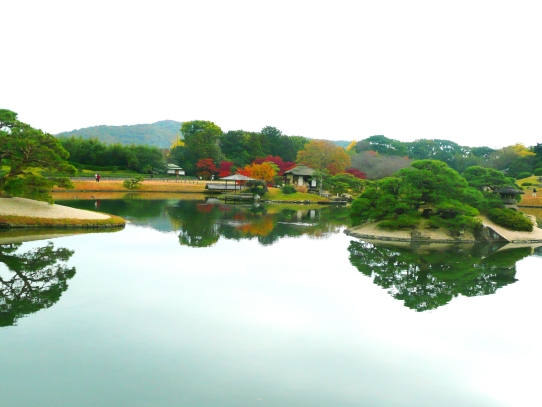 沢の池に映る1050338.jpg