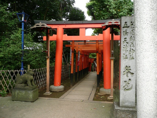 花園稲荷神社参道1060366.jpg