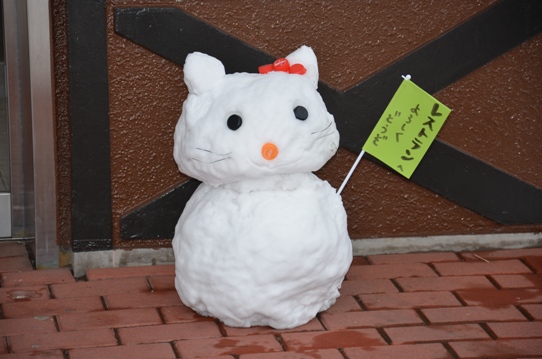 蒜山サービスエリアの小さな雪だるま2824.jpg