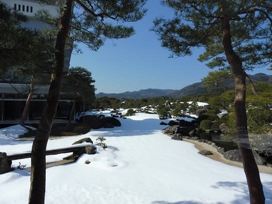 雪の足立美術館1200101.jpg