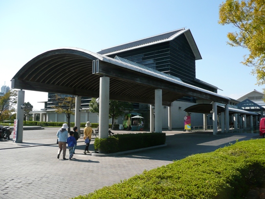 高知県立美術館1040602.jpg
